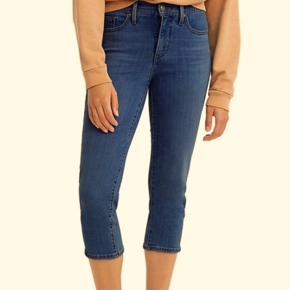 Levi’s Demi Curve Dark Wash Denim Capris - Picture 1 of 7